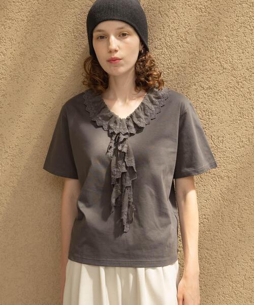 URBAN RESEARCH Sonny Label(アーバンリサーチサニーレーベル)の「Vネックフリルレースカラープルオーバー(Tシャツ/カットソー・レディース・ブラウン/オフホワイト/チャコールグレー・FREE)」の13枚目の写真