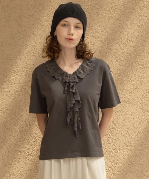 URBAN RESEARCH Sonny Label(アーバンリサーチサニーレーベル)の「Vネックフリルレースカラープルオーバー(Tシャツ/カットソー・レディース・ブラウン/オフホワイト/チャコールグレー・FREE)」の14枚目の写真