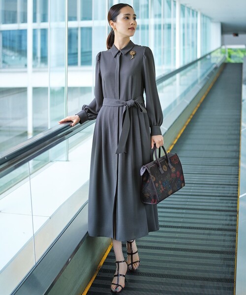 自由区(ジユウク)の「ツイストワルツツイルシャツ ワンピース(シャツワンピース・レディース・ベージュ系/グレー系・44/48/46)」の2枚目の写真