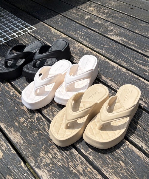 Loco Ocean(ロコオーシャン)の「キルティングフットベッド ボリューム厚底トングサンダル(サンダル・レディース・ブラック/カーキ/ホワイト・36-37/38-39)」の11枚目の写真