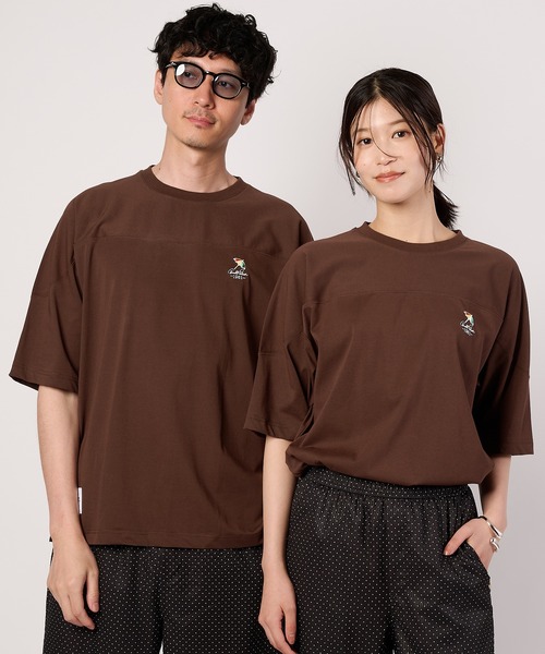 Arnold Palmer(アーノルドパーマー)の「シェア フットボール Tシャツ(Tシャツ/カットソー・レディース・アイボリー/ブラウン/チャコールグレー・S/M/XS/LL/L)」の1枚目の写真