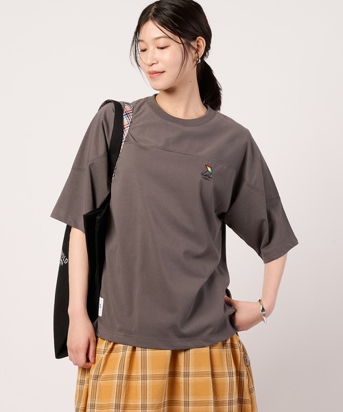 Arnold Palmer(アーノルドパーマー)の「シェア フットボール Tシャツ(Tシャツ/カットソー・レディース・アイボリー/ブラウン/チャコールグレー・S/M/XS/LL/L)」の3枚目の写真