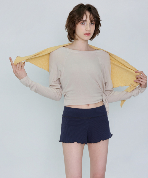 DEVIWEAR(デヴィウェア)の「女性ヨガウェア DEVI-B0061-エッシュネイビー ピラティス ビビアナ リブショーツ(その他パンツ・レディース・ネイビー・2/1)」の2枚目の写真
