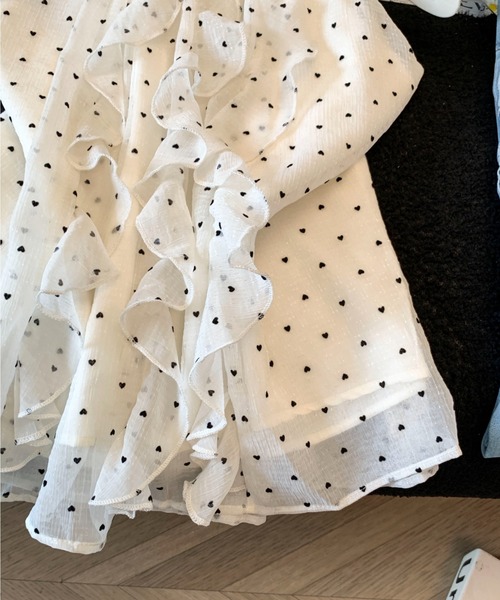 LUCPY（ラクピー）の「ハートドットフリルボウタイノースリーブブラウス（シャツ/ブラウス・レディース・ホワイト・LARGE/MEDIUM/SMALL）」の2枚目の写真