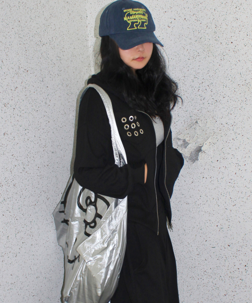 FABULOUS ARCHIVE(ファビュラスアーカイブ)の「EYELET SEVEN フーディ ジップアップ ブラック/ブラックグレー(FCG1ZP696M)(パーカー・レディース・ブラック/ブラック×グレー・MEDIUM/LARGE)」の11枚目の写真