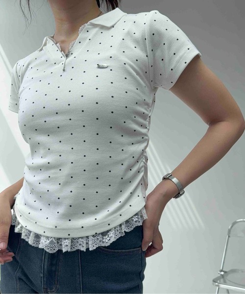 AS KNOW AS plus(アズノゥアズプラス)の「〇裾レース サイドギャザーテレコVネックTシャツ(Tシャツ/カットソー・レディース・ホワイト系/レッド/グレー系・FREE)」の2枚目の写真