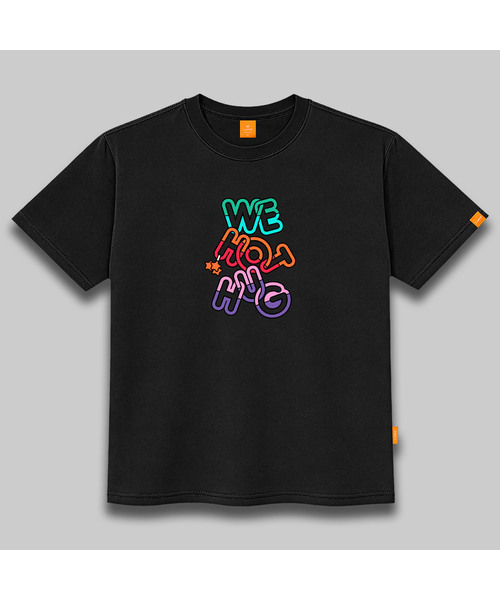 LLAMO(エラモ)の「HOTハグ 半袖Tシャツ 男女共用 ビッグサイズ(Tシャツ/カットソー・メンズ・ホワイト/ブラック/レッド/ピンク・SMALL/MEDIUM/LARGE/X-LARGE/2XL/4XL/3XL)」の2枚目の写真