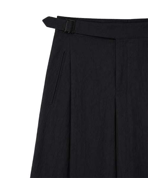 SYNQIA(シンキア)の「アシンメトリックタックディテールグルカトラウザー ドライブラック(スラックス・メンズ・その他・SMALL/MEDIUM/LARGE)」の6枚目の写真