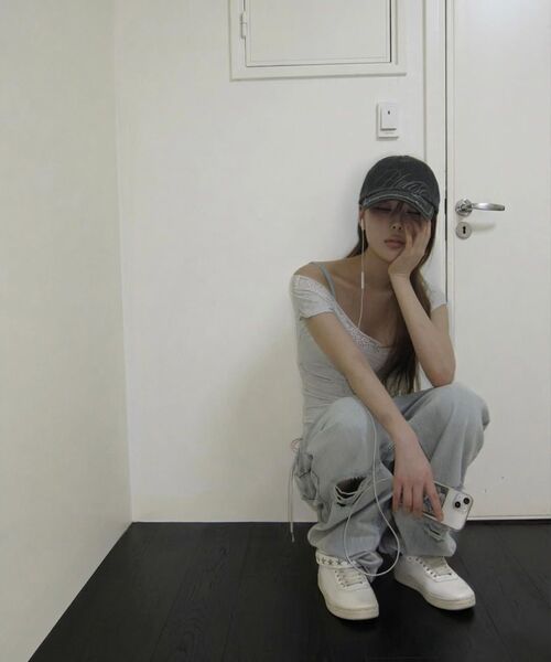 PLEASENOFOLLOW(プリーズノーフォロー)の「25Damaged Washing Wide Denim (Ice Blue)(デニムパンツ・レディース・その他・SMALL/MEDIUM/LARGE/X-SMALL)」の2枚目の写真