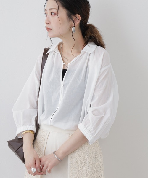LUCA(ルカ)の「シャーリングブラウス 半端袖(シャツ/ブラウス・レディース・ブラック/オフホワイト・FREE)」の2枚目の写真