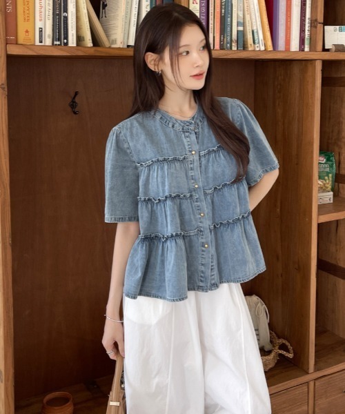 FAVORITO(ファヴォリート)の「デニムフリルブラウス(シャツ/ブラウス・レディース・ライトブルー/ダークブルー・F)」の10枚目の写真