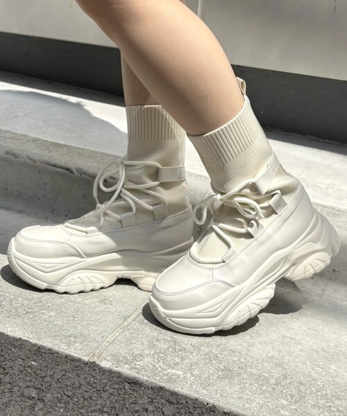 w closet(ダブルクローゼット)の「スニーカーブーツ(スニーカー・レディース・オフホワイト/ブラック・MEDIUM/LARGE)」の6枚目の写真