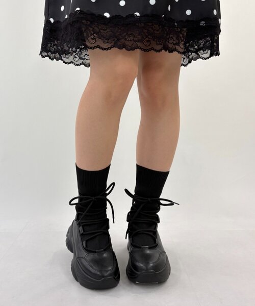 w closet(ダブルクローゼット)の「スニーカーブーツ(スニーカー・レディース・オフホワイト/ブラック・MEDIUM/LARGE)」の7枚目の写真