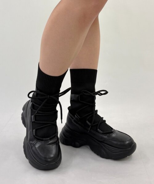 w closet(ダブルクローゼット)の「スニーカーブーツ(スニーカー・レディース・オフホワイト/ブラック・MEDIUM/LARGE)」の8枚目の写真