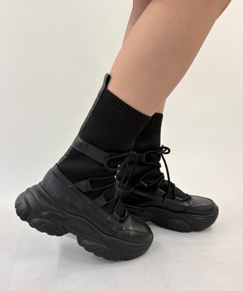 w closet(ダブルクローゼット)の「スニーカーブーツ(スニーカー・レディース・オフホワイト/ブラック・MEDIUM/LARGE)」の9枚目の写真