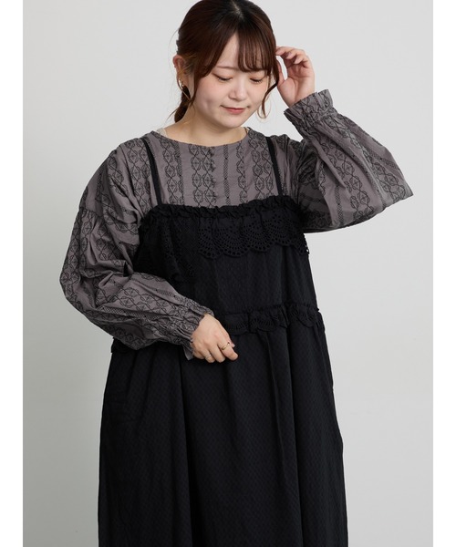 TSUHARU by Samansa Mos2（ツハルバイサマンサモスモス）の「総刺繍チュニックブラウス（チュニック・レディース・チャコールグレー/キナリ・F）」の4枚目の写真