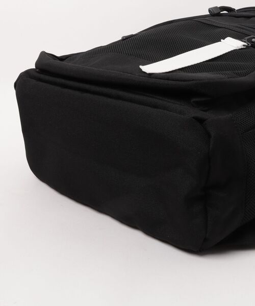 Lee(リー)の「【Lee/リー】【容量21L 撥水加工を施したポリエステル素材を使用】ボックスリュックA シンプル スタイリッシュ ブランドロゴ テープチャーム付き デイリーユース 通勤 通学(バックパック/リュック・レディース・ホワイト/ピンク/ライトグリーン・FREE)」の5枚目の写真