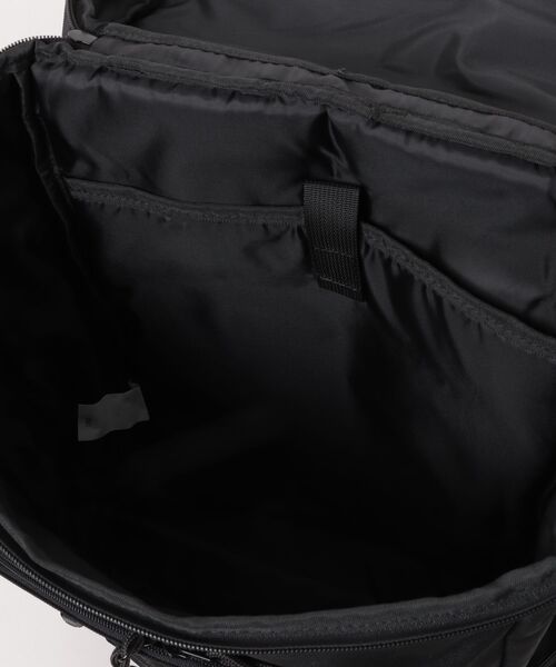 Lee(リー)の「【Lee/リー】【容量21L 撥水加工を施したポリエステル素材を使用】ボックスリュックA シンプル スタイリッシュ ブランドロゴ テープチャーム付き デイリーユース 通勤 通学(バックパック/リュック・レディース・ホワイト/ピンク/ライトグリーン・FREE)」の4枚目の写真