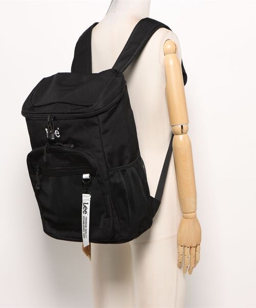 Lee(リー)の「【Lee/リー】【容量21L 撥水加工を施したポリエステル素材を使用】ボックスリュックA シンプル スタイリッシュ ブランドロゴ テープチャーム付き デイリーユース 通勤 通学(バックパック/リュック・レディース・ホワイト/ピンク/ライトグリーン・FREE)」の7枚目の写真
