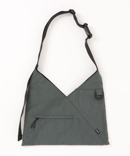 +phenix(プラスフェニックス)の「【+phenix/プラスフェニックス】TECH FUROSHIKI BAG(ショルダーバッグ・メンズ・グレー・FREE)」の1枚目の写真