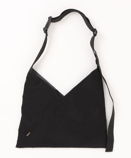 +phenix(プラスフェニックス)の「【+phenix/プラスフェニックス】TECH FUROSHIKI BAG(ショルダーバッグ・メンズ・グレー・FREE)」の2枚目の写真
