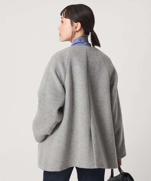 green label relaxing（グリーンレーベルリラクシング）の「［size SHORTあり］アンゴラビーバー ミドルコート（ノーカラーコート・レディース・ナチュラル/ライトグレー/ネイビー・36/SHORT/40/38）」の16枚目の写真