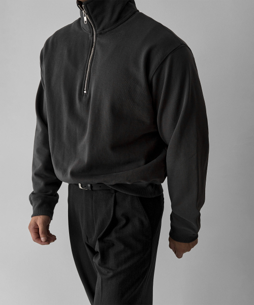 BOWLOW PRODUCT（バウロープロダクト）の「クロップミニロゴハーフジップ[チャコール]（スウェット・メンズ・その他・MEDIUM/LARGE/X-LARGE）」の3枚目の写真