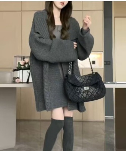semuse(セミューズ)の「こなれルーズニットロングカーディガン(カーディガン/ボレロ・レディース・ブラック/グレー・FREE)」の4枚目の写真