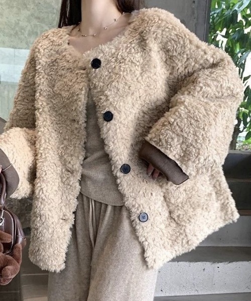 NANEA(ナネア)の「ボアノーカラージャケット(その他アウター・レディース・ブラック/ベージュ・MEDIUM/LARGE)」の1枚目の写真