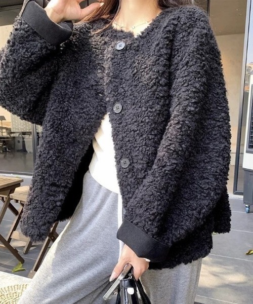NANEA(ナネア)の「ボアノーカラージャケット(その他アウター・レディース・ブラック/ベージュ・MEDIUM/LARGE)」の2枚目の写真