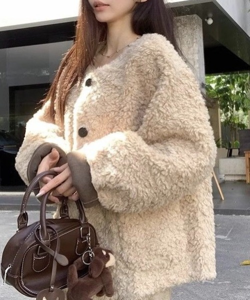 NANEA(ナネア)の「ボアノーカラージャケット(その他アウター・レディース・ブラック/ベージュ・MEDIUM/LARGE)」の6枚目の写真