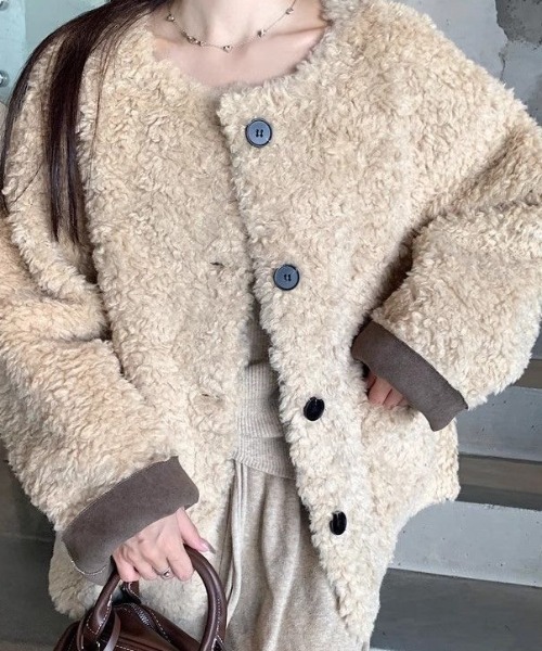 NANEA(ナネア)の「ボアノーカラージャケット(その他アウター・レディース・ブラック/ベージュ・MEDIUM/LARGE)」の12枚目の写真