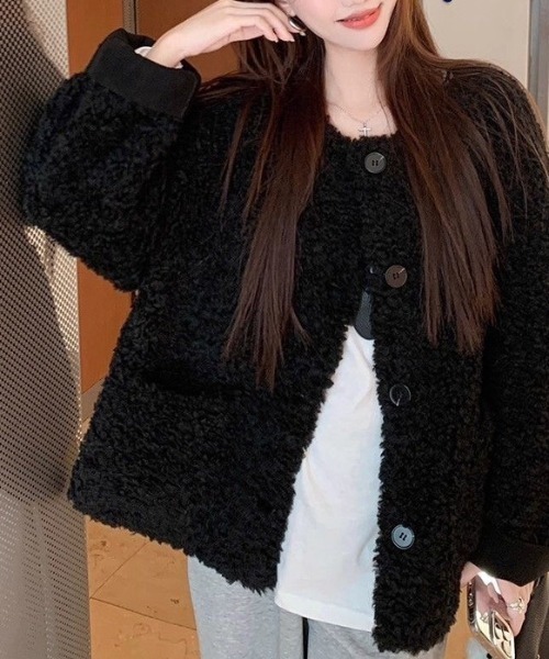 NANEA(ナネア)の「ボアノーカラージャケット(その他アウター・レディース・ブラック/ベージュ・MEDIUM/LARGE)」の15枚目の写真