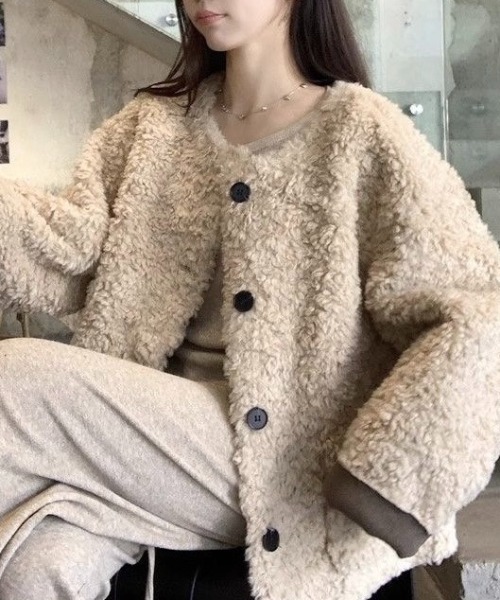 NANEA(ナネア)の「ボアノーカラージャケット(その他アウター・レディース・ブラック/ベージュ・MEDIUM/LARGE)」の5枚目の写真