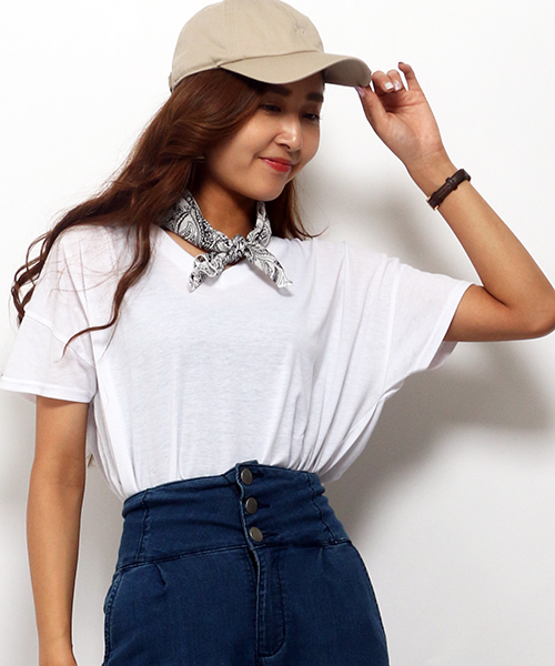 VENCEEXCHANGE(ヴァンスエクスチェンジ)の「バンダナ付きVネックT(Tシャツ/カットソー・レディース・ブラック/オリーブ/ピンク/オフホワイト・MEDIUM)」の1枚目の写真