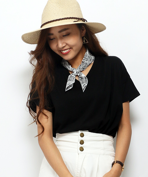 VENCEEXCHANGE(ヴァンスエクスチェンジ)の「バンダナ付きVネックT(Tシャツ/カットソー・レディース・ブラック/オリーブ/ピンク/オフホワイト・MEDIUM)」の2枚目の写真