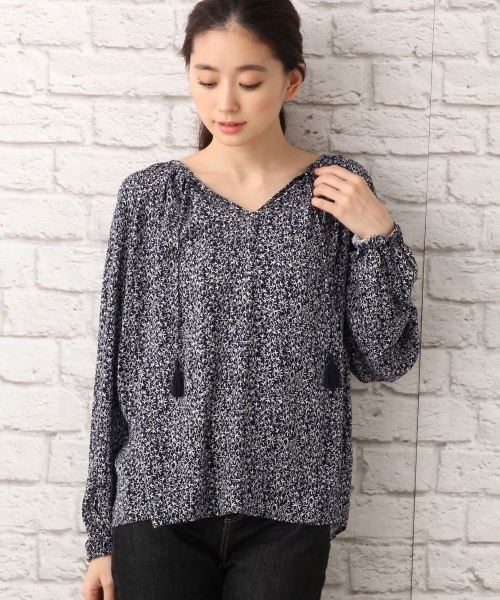 LEPSIM(レプシィム)の「アムンゼン2WAYブラウス 735937(シャツ/ブラウス・レディース・ブラック/グレイッシュベージュ/ネイビー/ホワイト/ブラウン・FREE)」の5枚目の写真