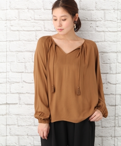 LEPSIM(レプシィム)の「アムンゼン2WAYブラウス 735937(シャツ/ブラウス・レディース・ブラック/グレイッシュベージュ/ネイビー/ホワイト/ブラウン・FREE)」の3枚目の写真