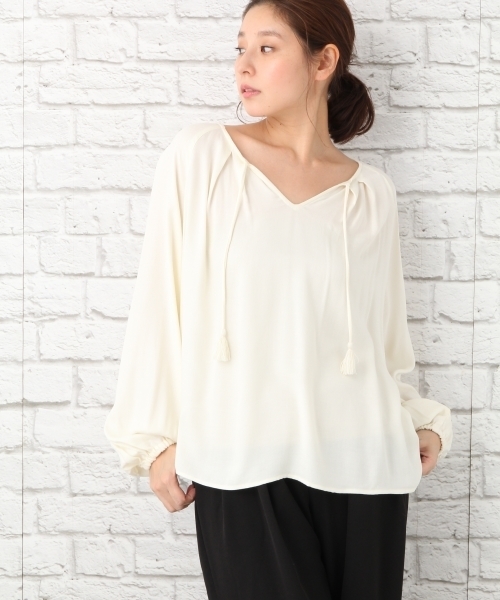 LEPSIM(レプシィム)の「アムンゼン2WAYブラウス 735937(シャツ/ブラウス・レディース・ブラック/グレイッシュベージュ/ネイビー/ホワイト/ブラウン・FREE)」の1枚目の写真