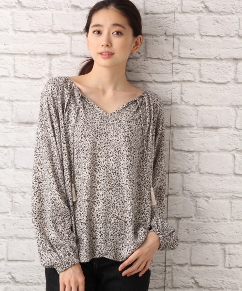 LEPSIM(レプシィム)の「アムンゼン2WAYブラウス 735937(シャツ/ブラウス・レディース・ブラック/グレイッシュベージュ/ネイビー/ホワイト/ブラウン・FREE)」の4枚目の写真