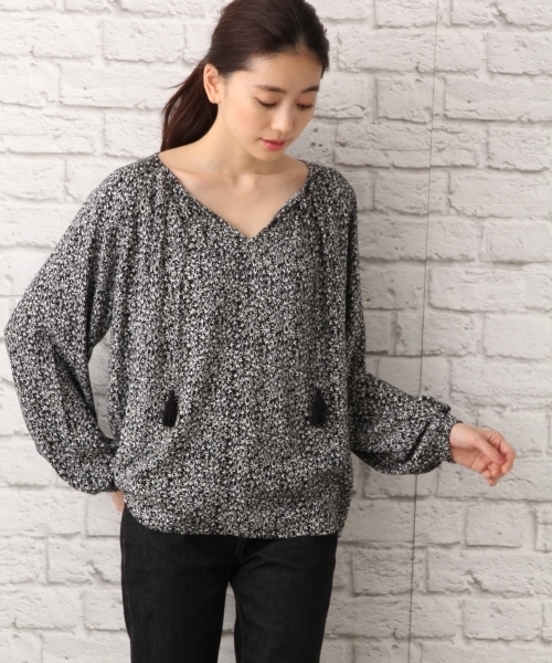 LEPSIM(レプシィム)の「アムンゼン2WAYブラウス 735937(シャツ/ブラウス・レディース・ブラック/グレイッシュベージュ/ネイビー/ホワイト/ブラウン・FREE)」の2枚目の写真