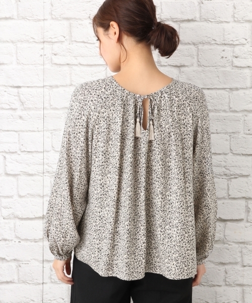 LEPSIM(レプシィム)の「アムンゼン2WAYブラウス 735937(シャツ/ブラウス・レディース・ブラック/グレイッシュベージュ/ネイビー/ホワイト/ブラウン・FREE)」の10枚目の写真