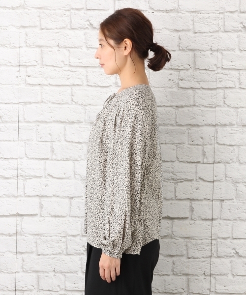 LEPSIM(レプシィム)の「アムンゼン2WAYブラウス 735937(シャツ/ブラウス・レディース・ブラック/グレイッシュベージュ/ネイビー/ホワイト/ブラウン・FREE)」の11枚目の写真