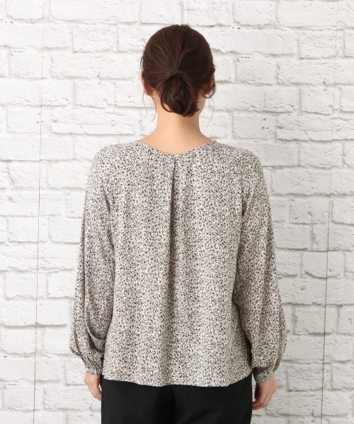 LEPSIM(レプシィム)の「アムンゼン2WAYブラウス 735937(シャツ/ブラウス・レディース・ブラック/グレイッシュベージュ/ネイビー/ホワイト/ブラウン・FREE)」の12枚目の写真