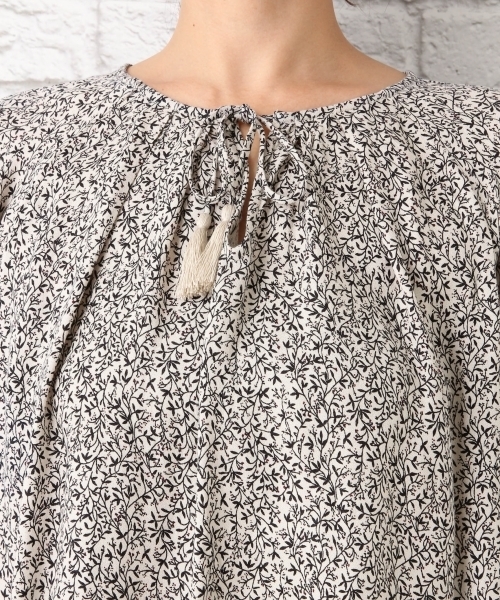 LEPSIM(レプシィム)の「アムンゼン2WAYブラウス 735937(シャツ/ブラウス・レディース・ブラック/グレイッシュベージュ/ネイビー/ホワイト/ブラウン・FREE)」の13枚目の写真