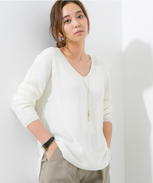 STUDIOUS（ステュディオス）の「【STUDIOUS】ウール混畔編みヘムラウンドニット（ニット/セーター・レディース・ホワイト/グレー・FREE）」の2枚目の写真