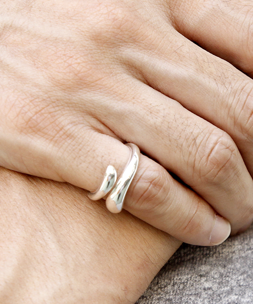 YArKA（ヤーカ）の「【YArKA/ヤーカ】silver925 thick pole design ring[thi2]/シックポールデザインリング（リング・レディース・シルバー/イエローゴールド・#13/#11/#9/#15/#17/#19/#21）」の10枚目の写真