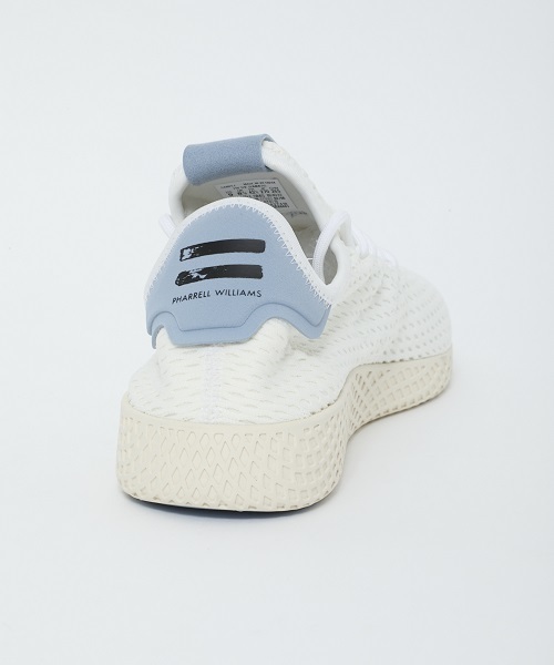 adidas Originals(アディダスオリジナルス)の「ユニセックス アディダス ファレル テニス ヒューマン adidas PW TENNIS HU BY8718(スニーカー・レディース・ホワイト・23cm/24cm/28.5cm/28cm/25cm/23.5cm/27cm/26.5cm/27.5cm/24.5cm/26cm)」の3枚目の写真