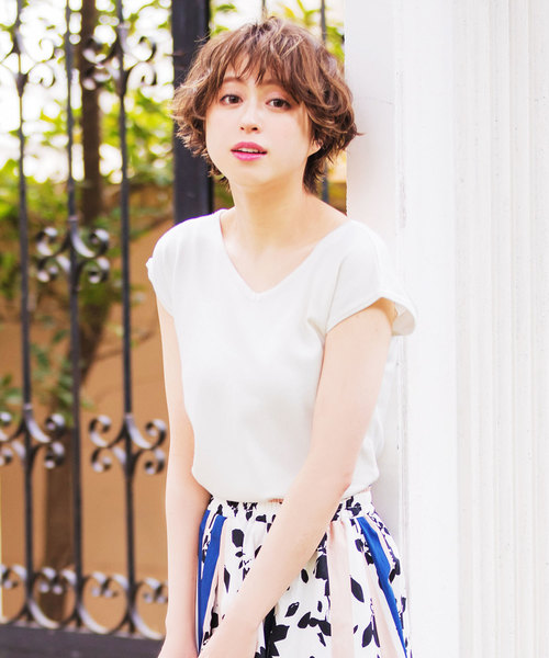 KOBE LETTUCE（コウベレタス）の「フレンチスリーブVネックサマーニットバックオープントップス（ニット/セーター・レディース・オフホワイト/ブラウン/ベージュ/ネイビー/マスタード/グリーン/レッド/ブラック/カーキ/ワイン/レモンイエロー/ライトパープル/グリーン系その他/コーラル/その他1/その他2/グレイッシュベージュ/ミント/ブルー・FREE）」の2枚目の写真