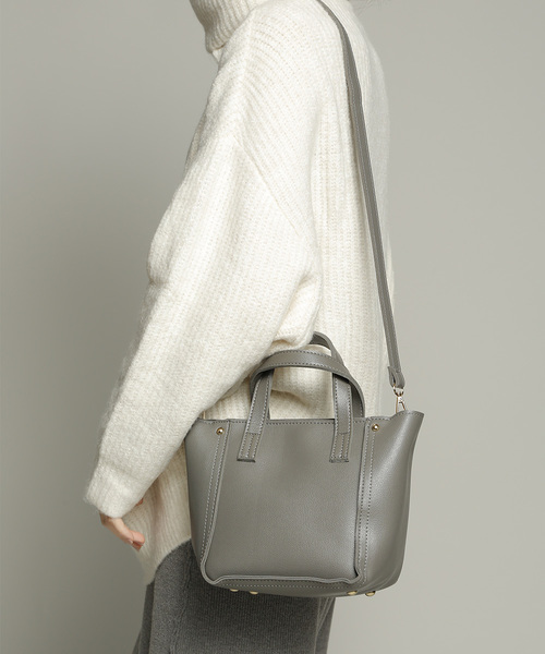 PLAIN CLOTHING（プレーンクロージング）の「フェイクレザー2wayショルダーバッグ【PLAIN CLOTHING】（ショルダーバッグ・レディース・ベージュ/グレー/ブラック/ワイン・FREE）」の3枚目の写真